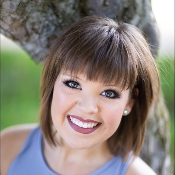 Meet Your Posher, Emily! - Picture 4 of 5